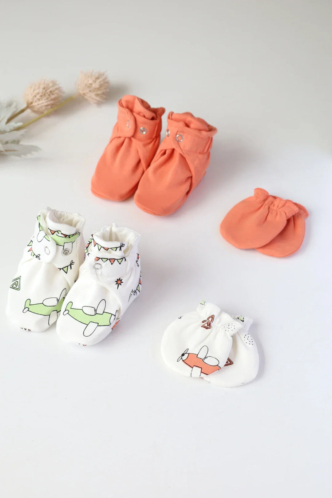 Jetset Tots-Baby Mittens and Booties